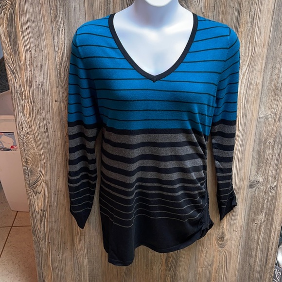 V-Neck Sweater Tunic with Zipper Ruched Detail - Picture 1 of 5